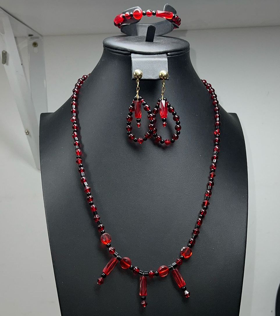 Red & Black Glass Beaded Bracelet Earrings Necklace Set