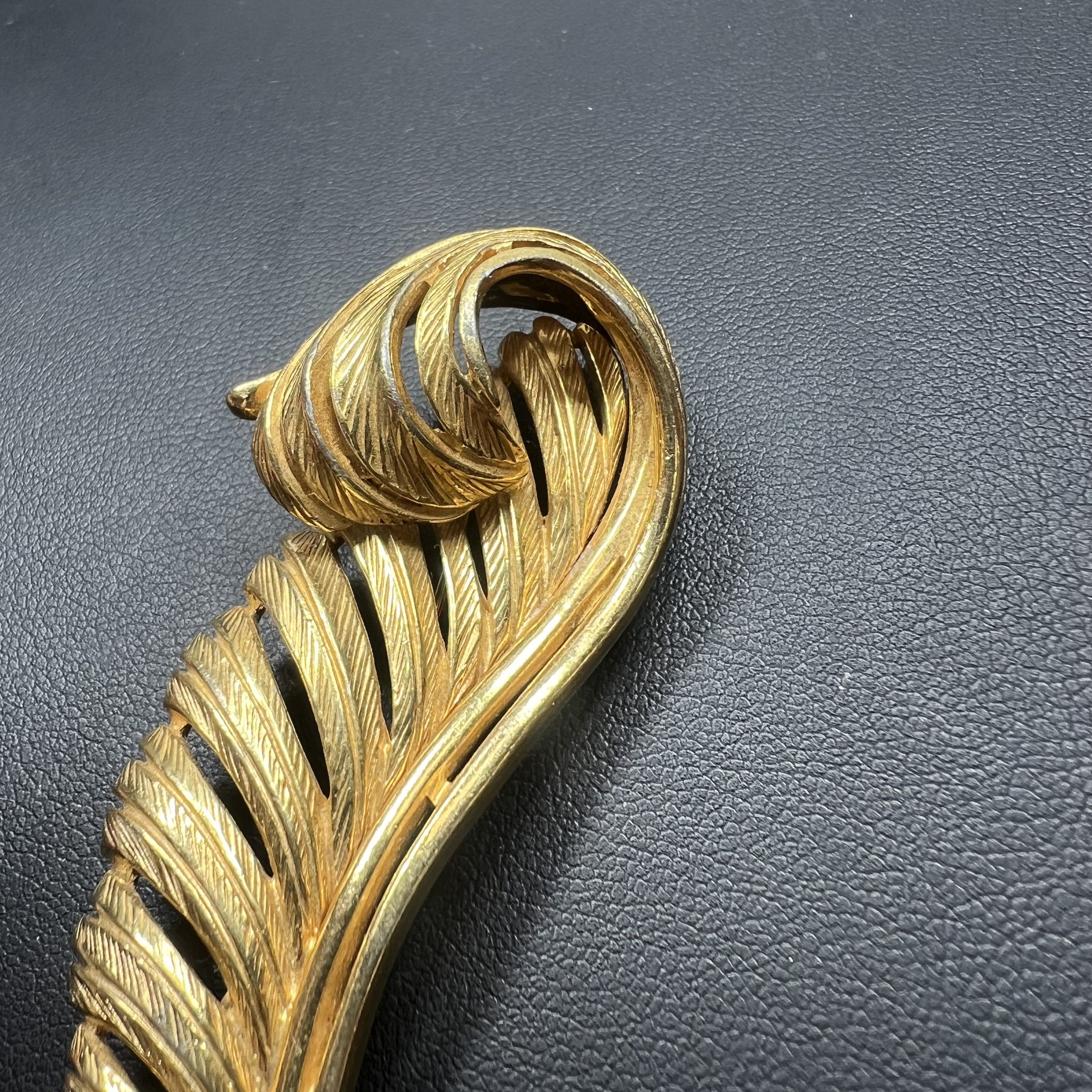 Vintage Castlecliff Feather Brooch Curved Gold Tone Signed 3"