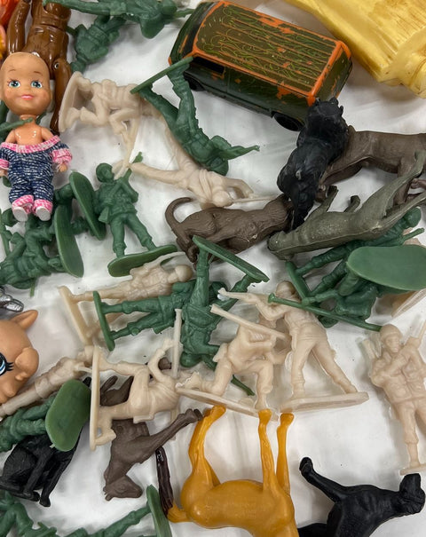 Large Lot Vintage & Modern Toys Action Figures TMNT Army Men Dolls Mixed