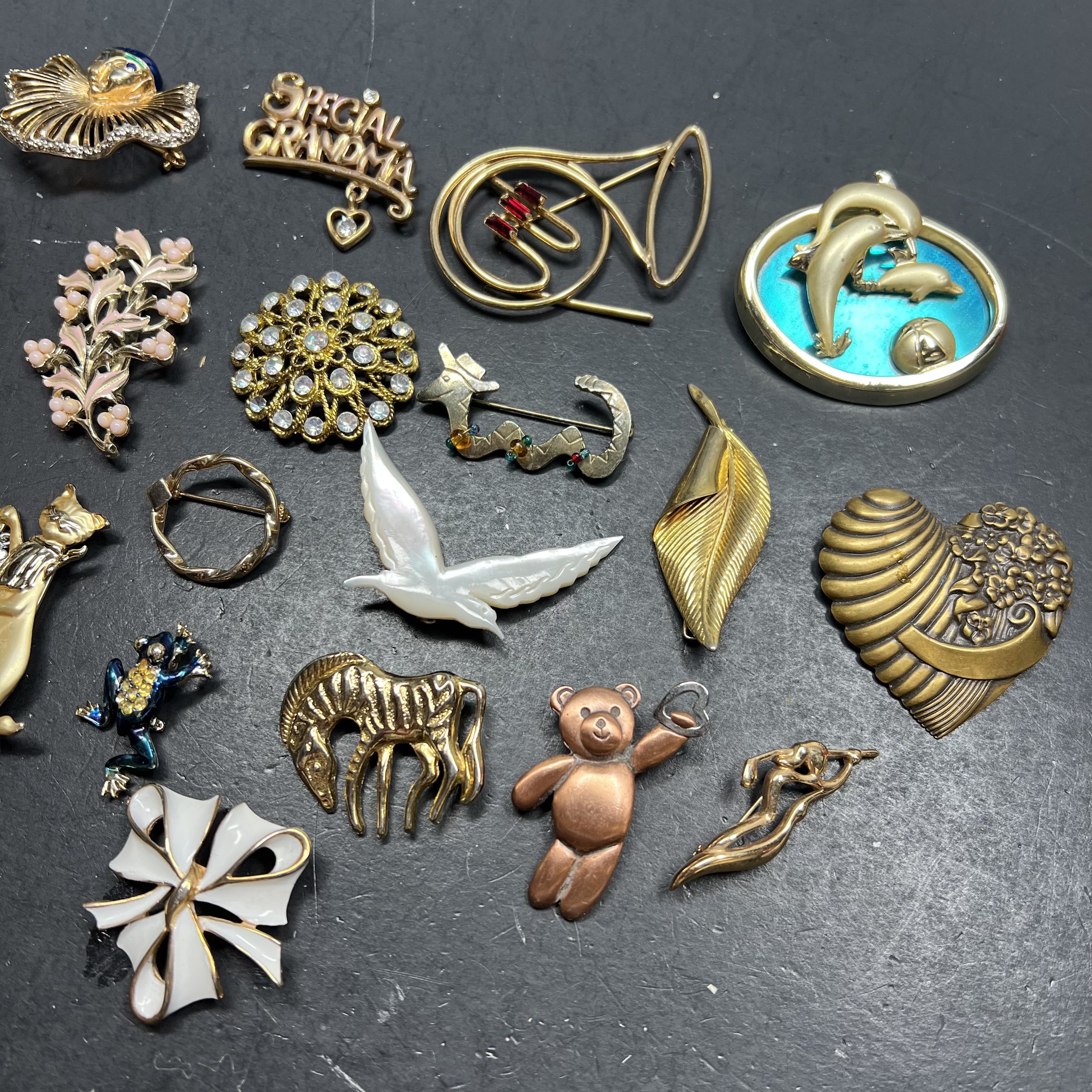 Vintage Craft Jewelry Lot 21pcs Figural Enamel Rhinestone Brooch Pin