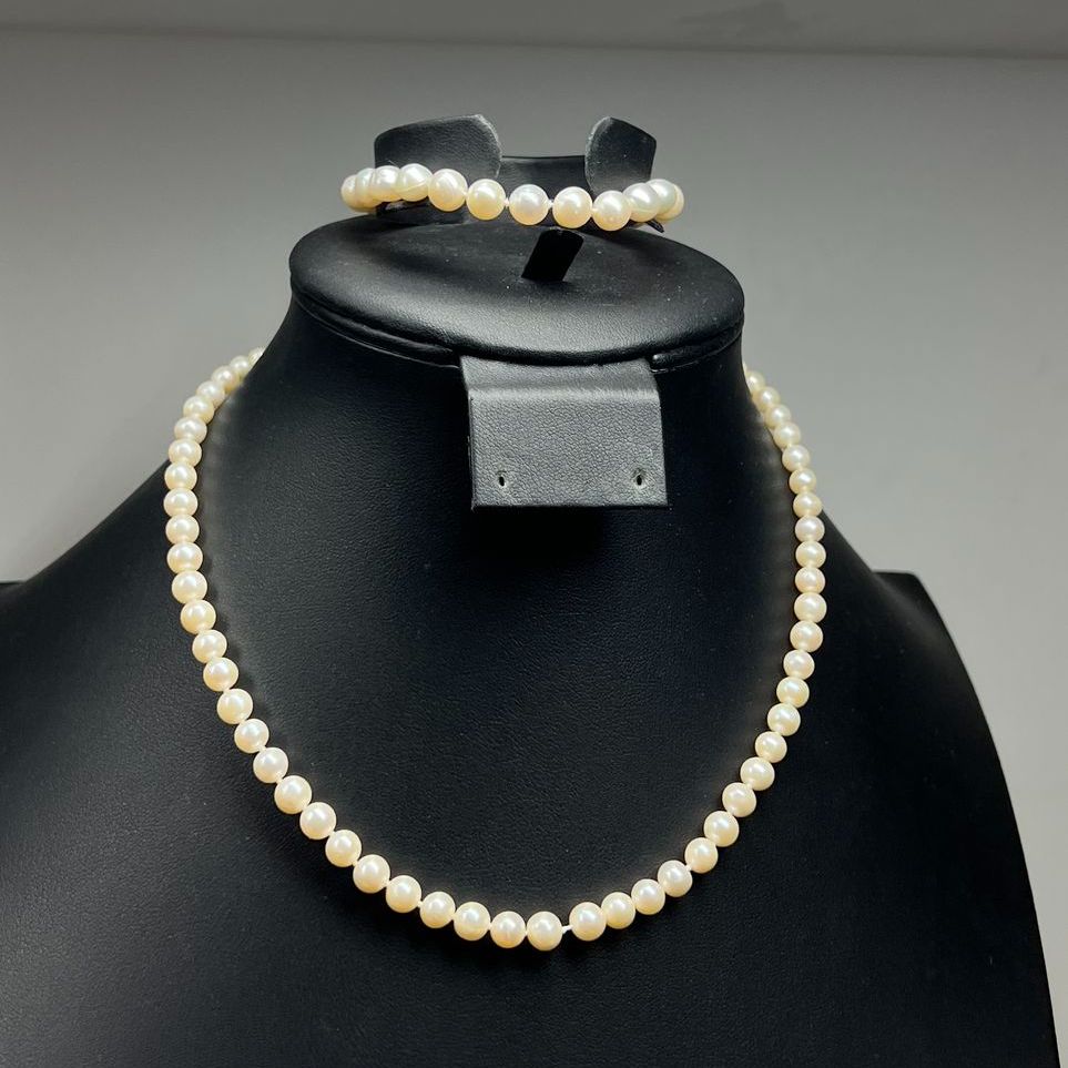 Off Pearl Necklace and Bracelet Set