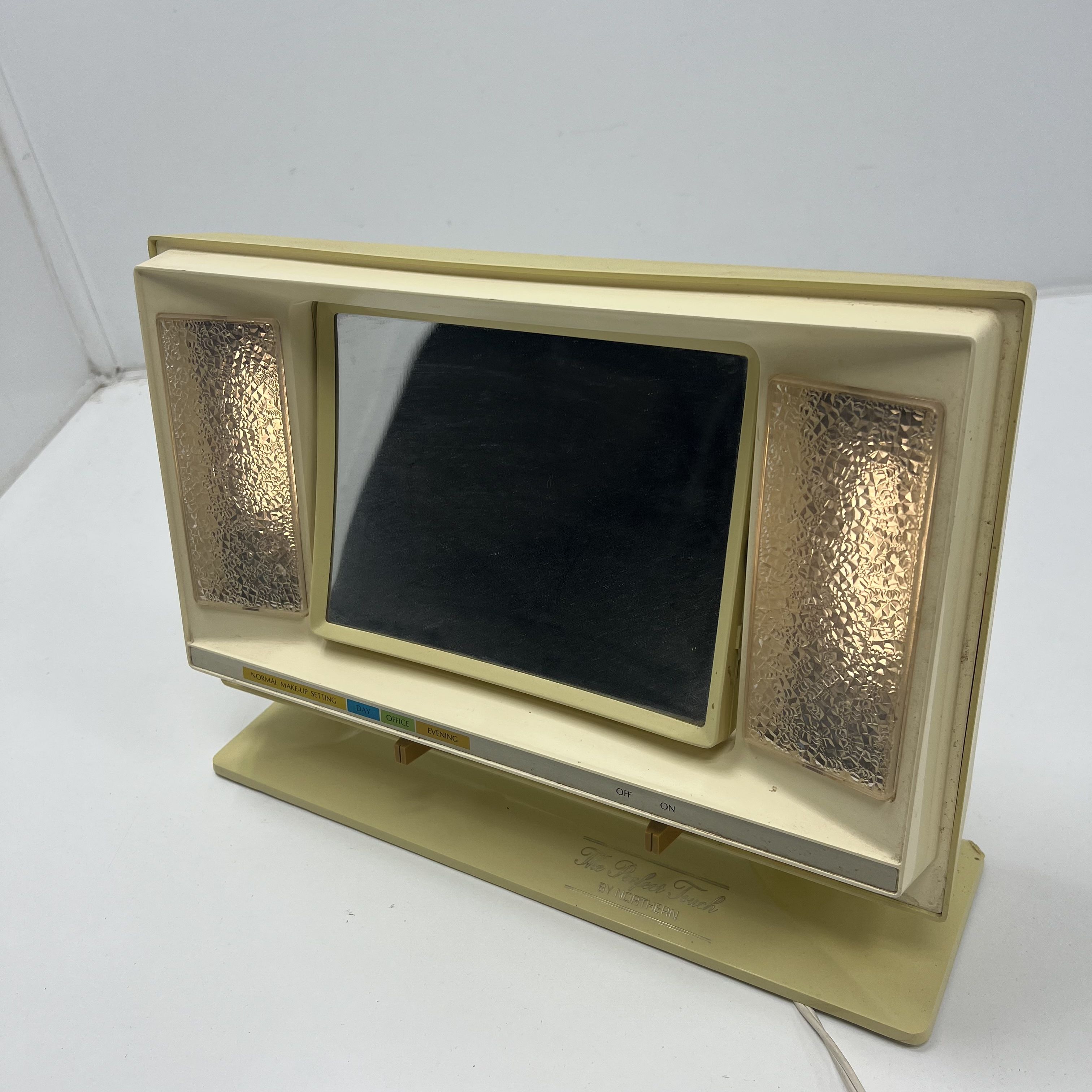 Vintage The Perfect Touch by Northern 4 Settings Lighted Makeup Mirror