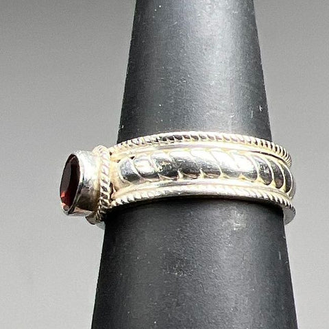 925 Sterling Silver Oval Garnet Ring Size 5 3.77g