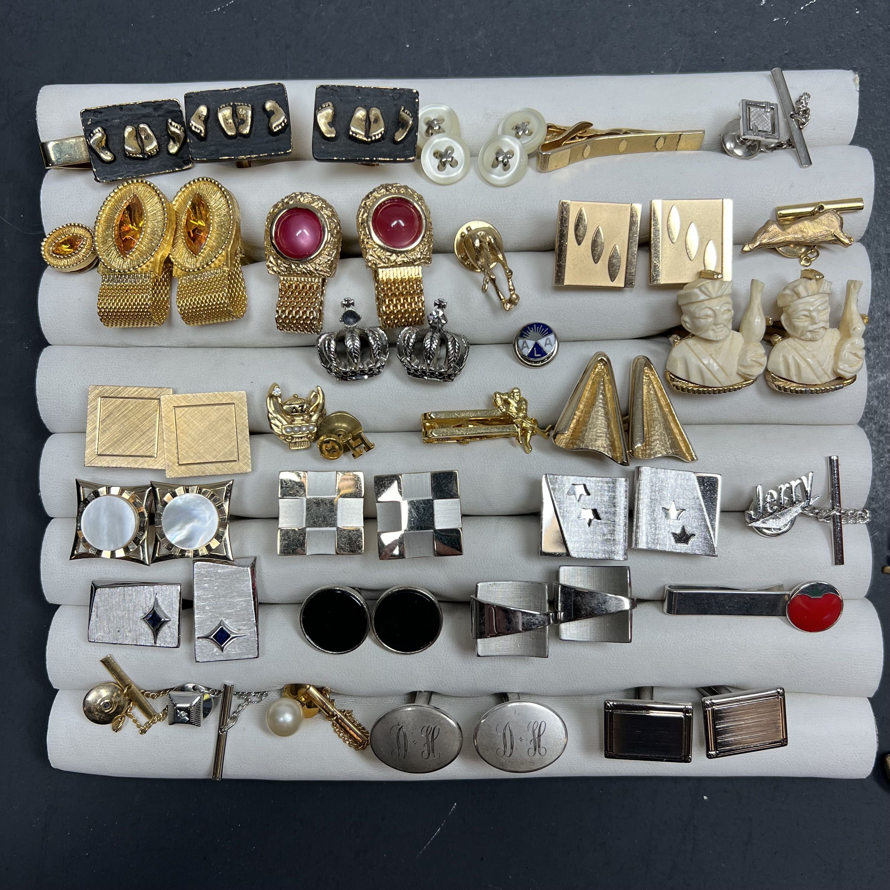 Large Lot Men's Accessories Cuff Links Tie Money Clips Gold Silver Tone Assorted
