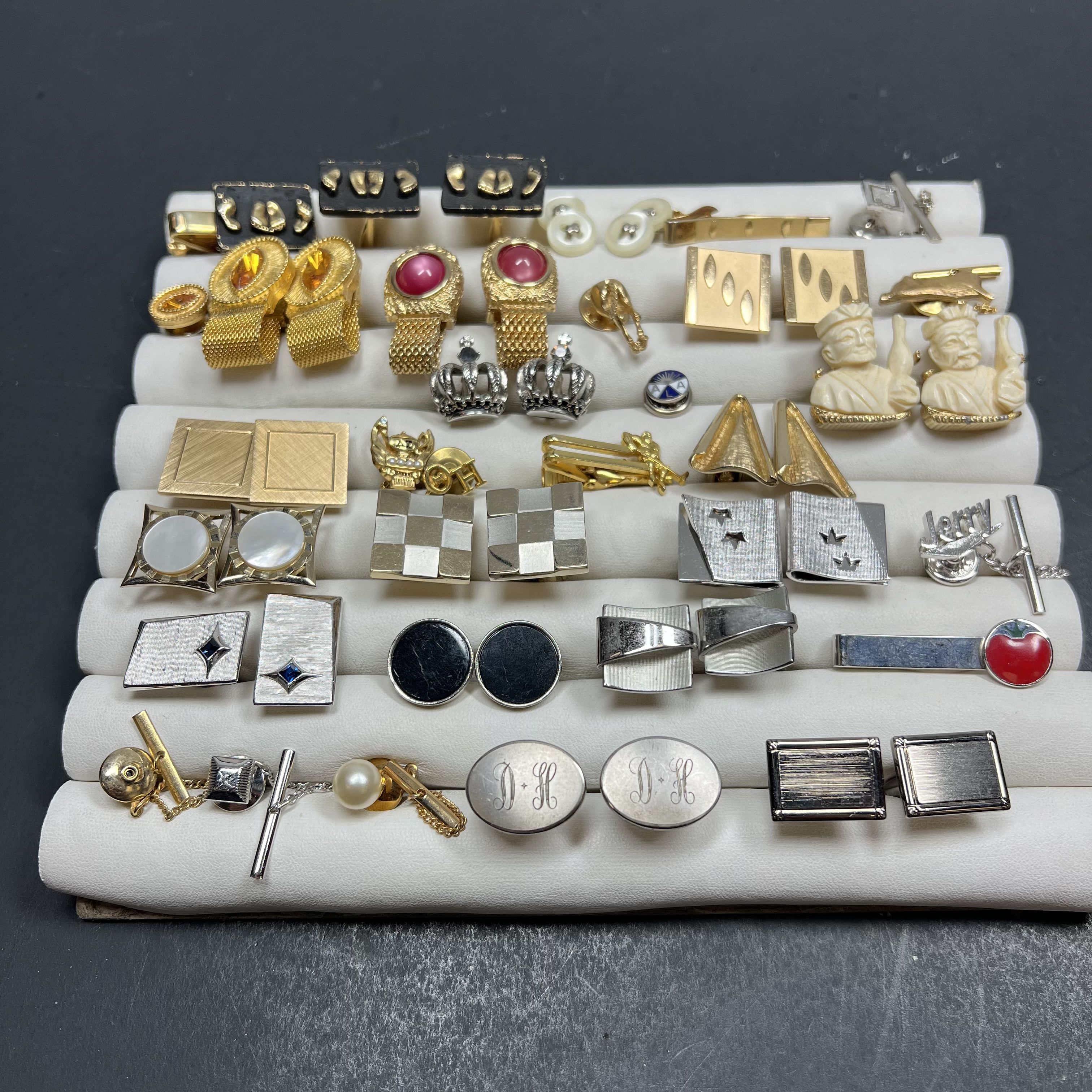 Large Lot Men's Accessories Cuff Links Tie Money Clips Gold Silver Tone Assorted