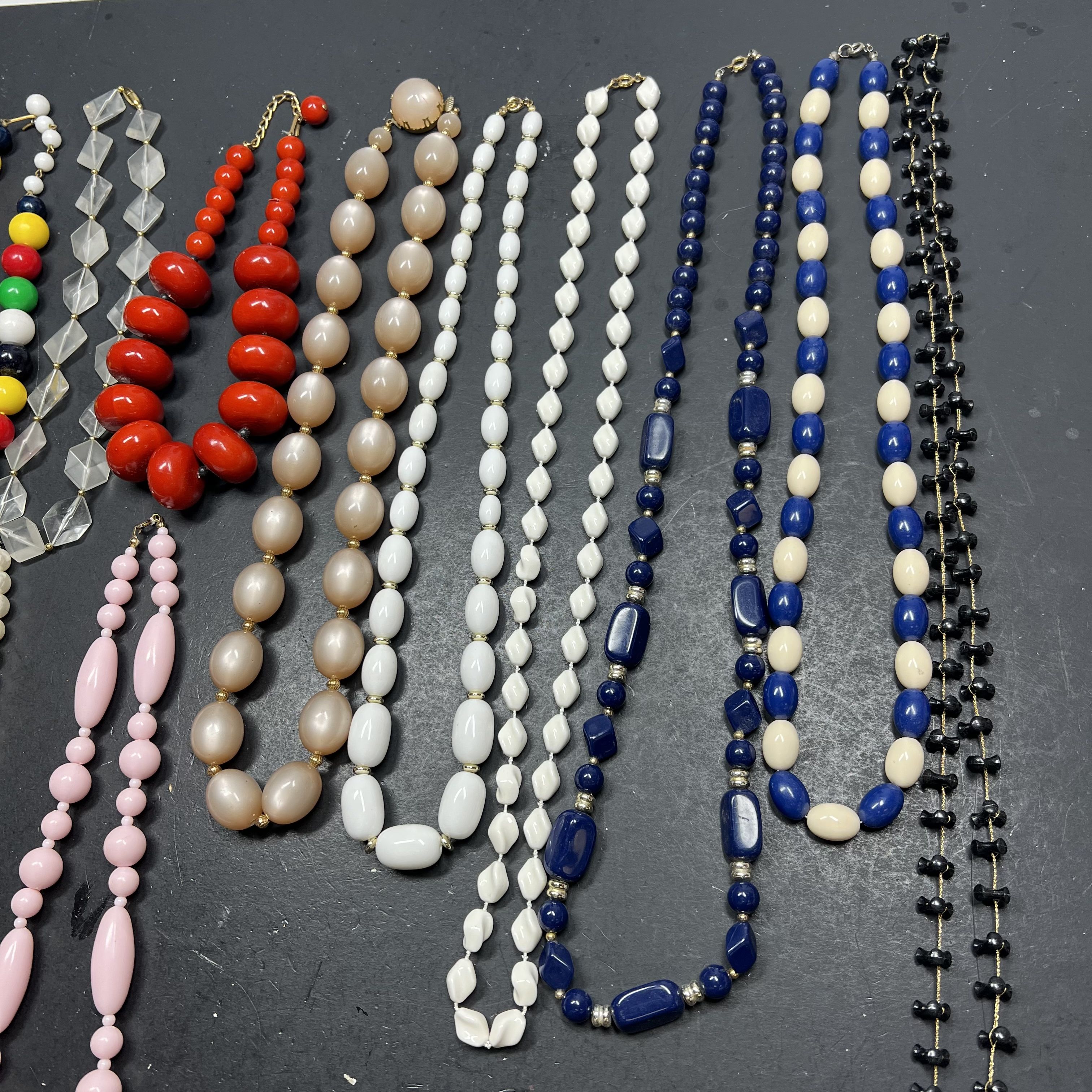 Vintage Beaded Necklace Lot 20+ Pcs Plastic Glass Wood Faux Pearl Costume