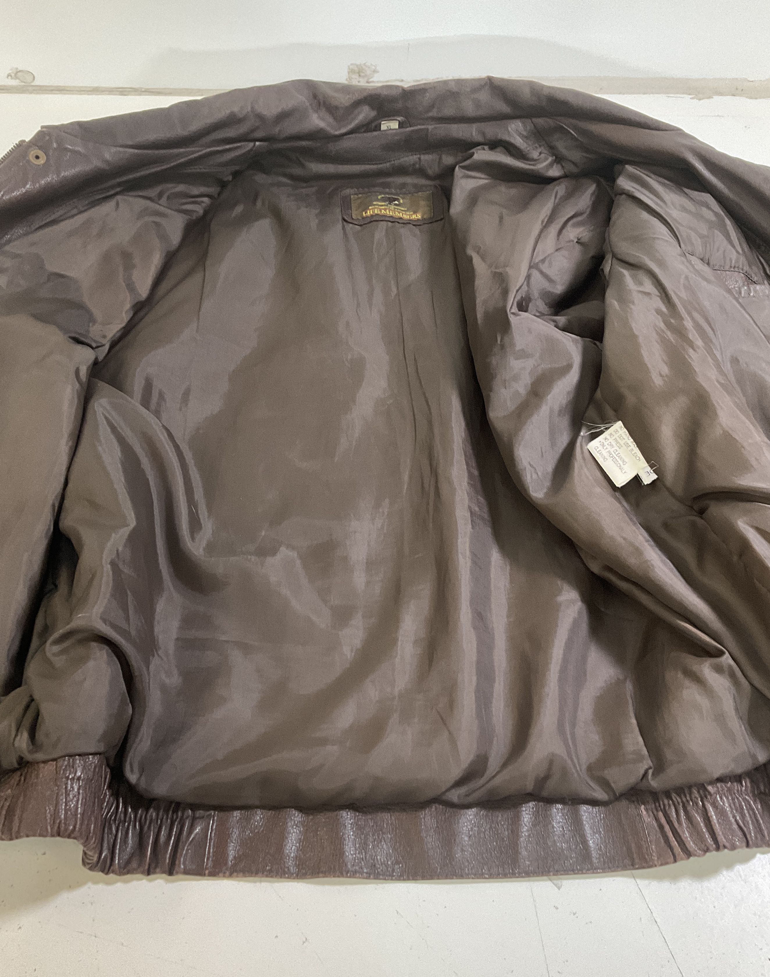 Vintage 90s North American Hunting Club Leather Bomber Jacket Mens XL Life