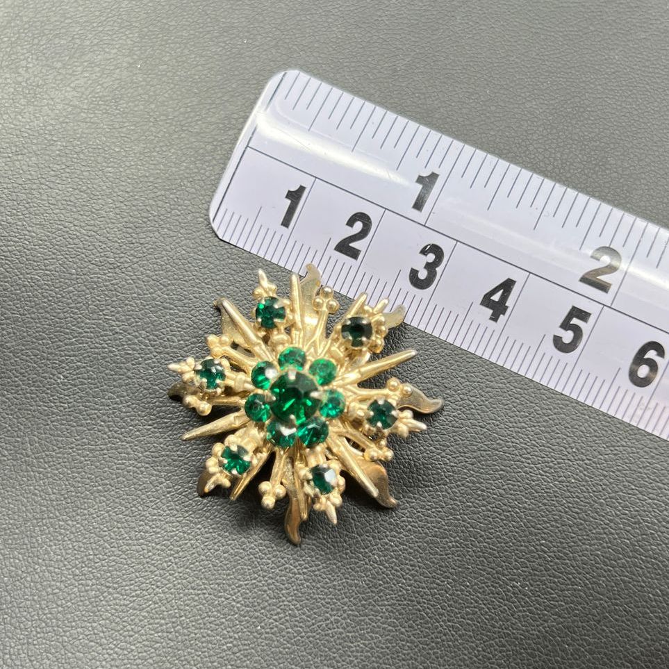 Vintage Style Green Rhinestone Gold Tone Brooch