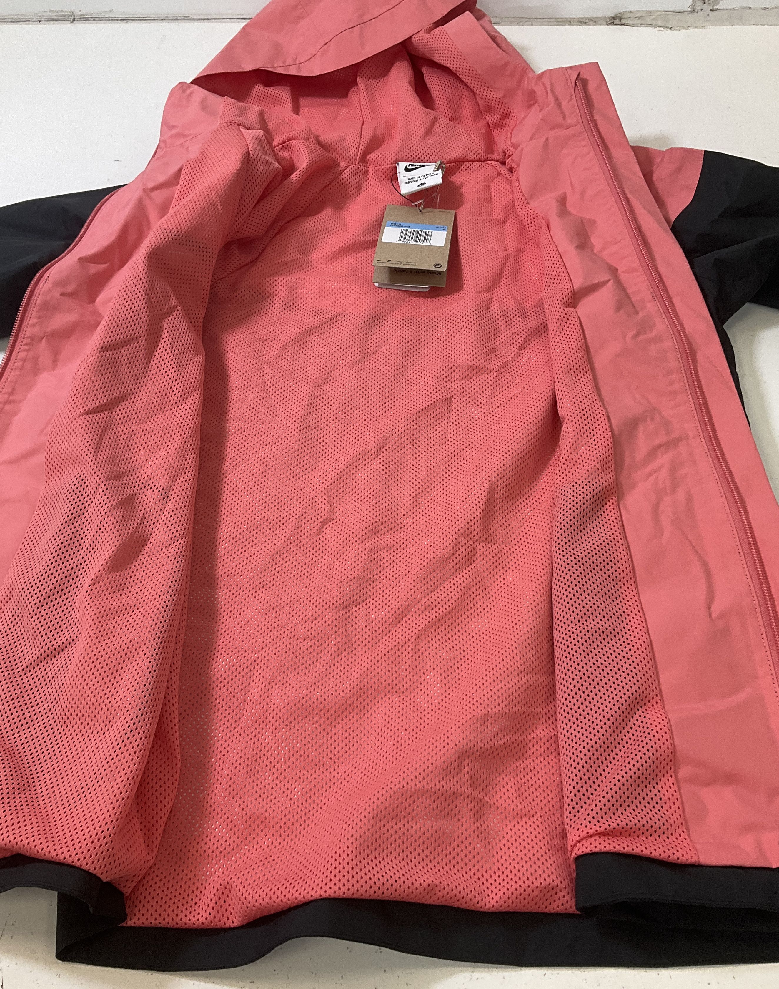 NIKE Boy's Salmon Black Hooded Windrunner Jacket Windbreaker NWT SAMPLE Size M