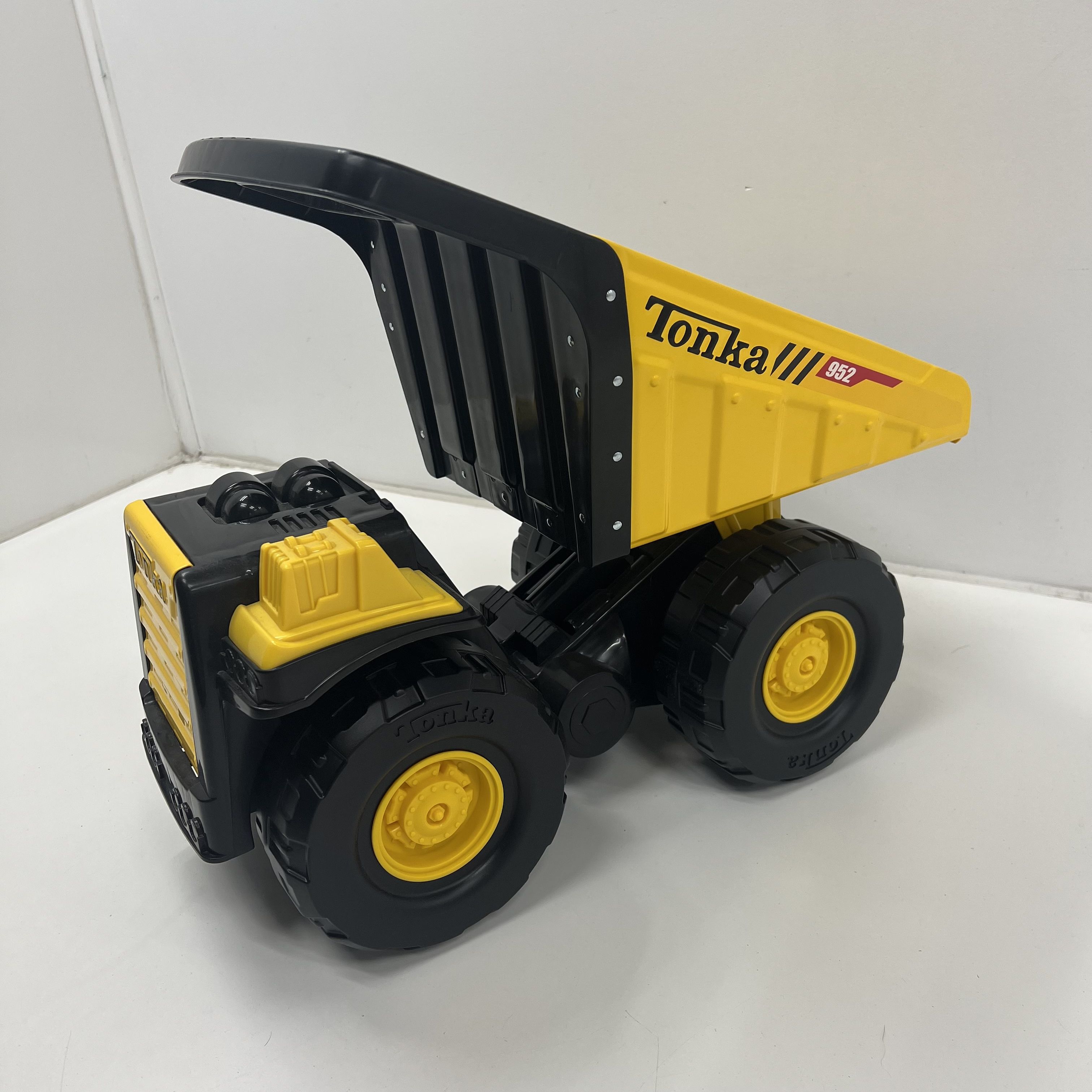 Tonka 952 Steel Classic Mighty Dump Truck 2020 Yellow Black Steel Sturdy Plastic