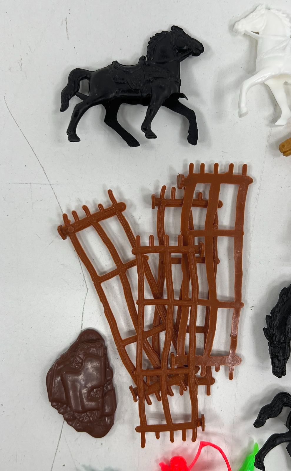 Vintage Plastic Toy Figures Lot 30+ Cowboys Indians Horses Old West Playset