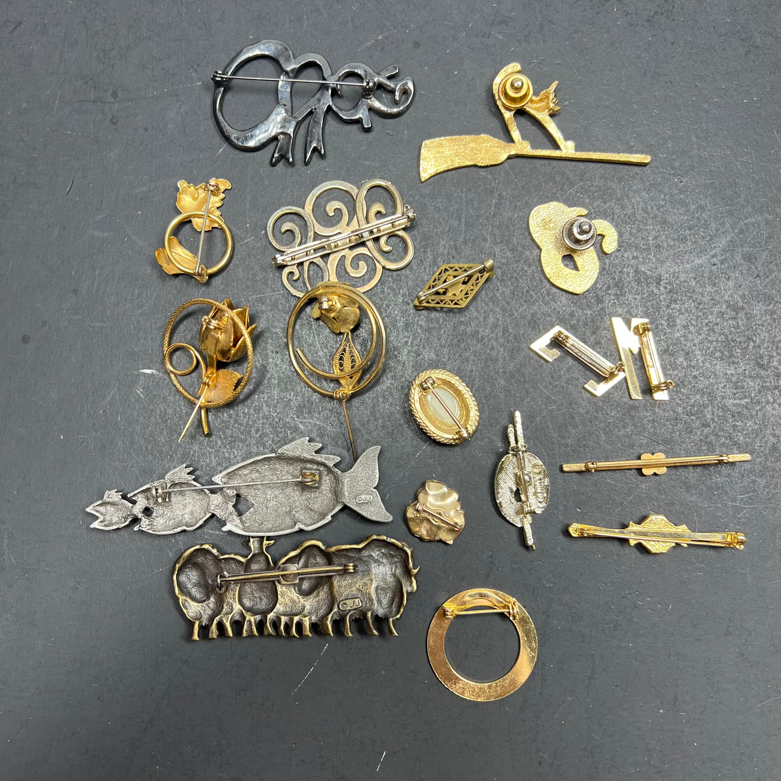 Lot of Assorted Gold Silver Tone Brooches Signed & Unsigned JJ Gerrys Avon