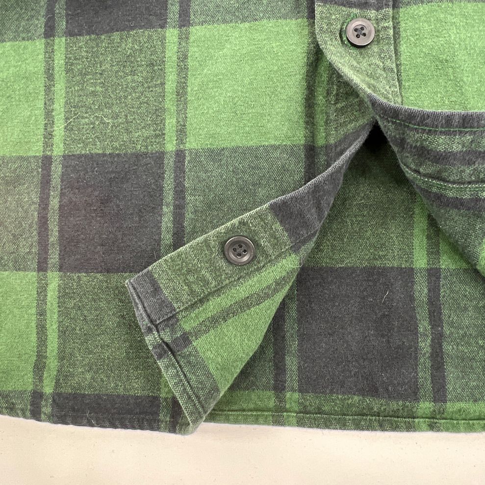 Men's LL Bean Green & Black Plaid Long Sleeve Button Up Shirt - Size Medium