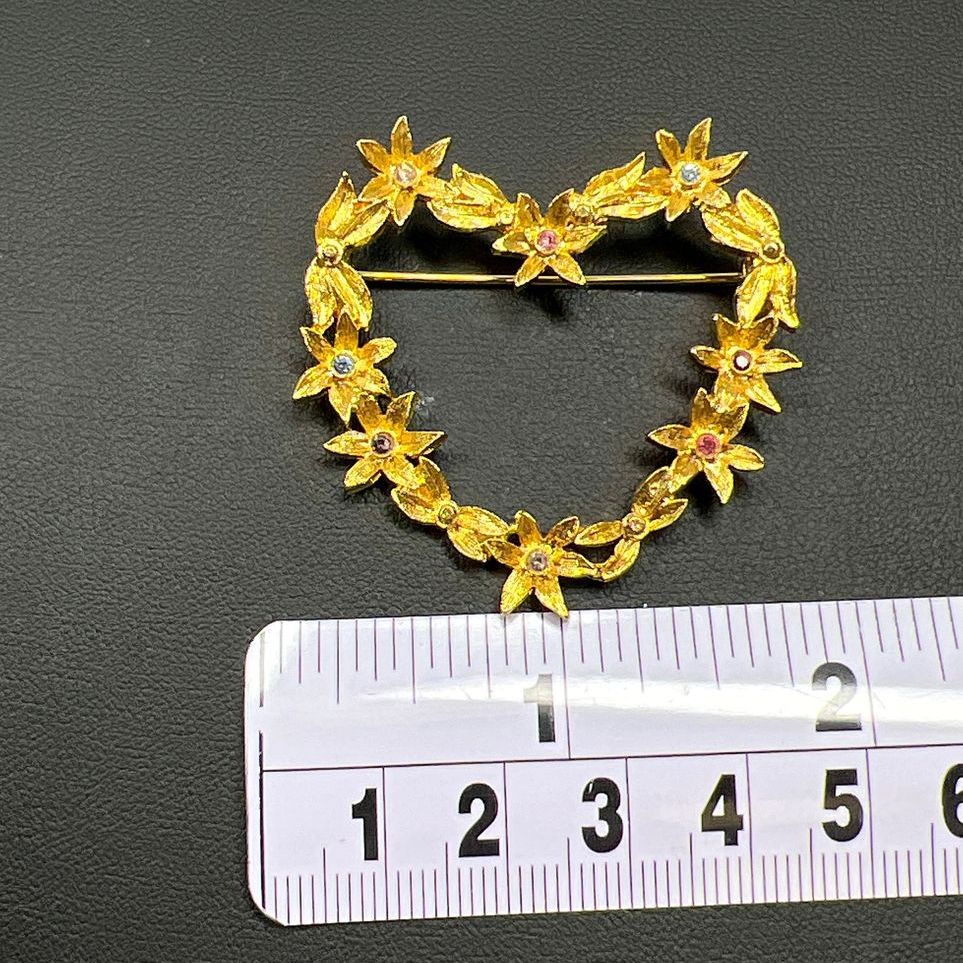 Liz Claiborne Gold Tone Rhinestone Floral Heart Wreath Brooch