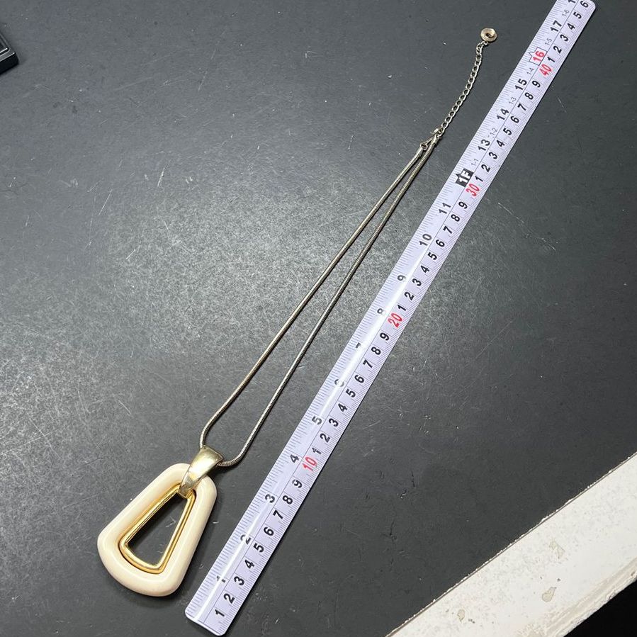 Vintage Lisner Gold and Cream Tones Pendant Necklace