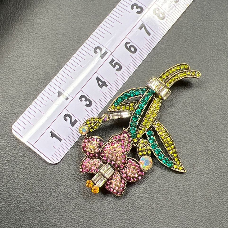 Sparkling Rhinestone Flower Brooch Costume Jewelry