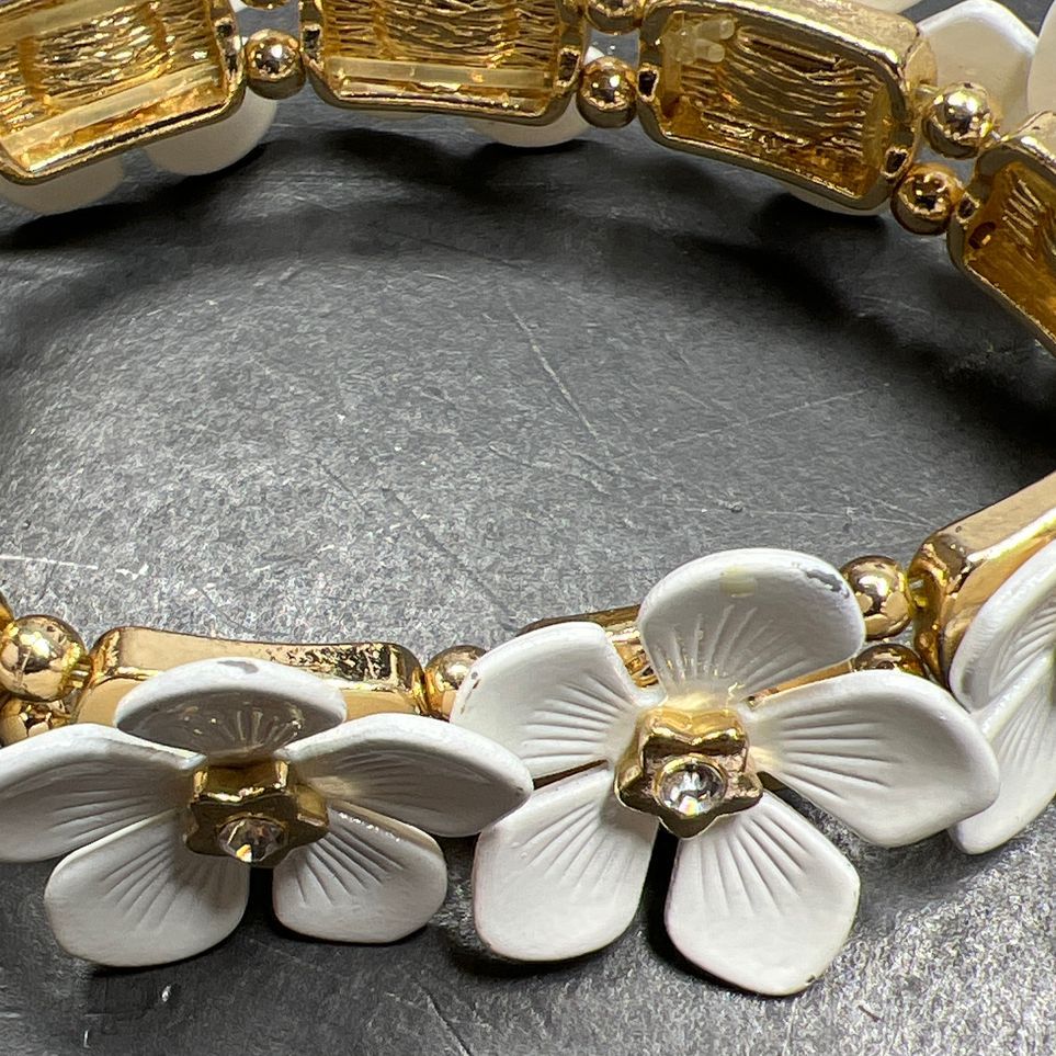 White Floral Rhinestone Floral Spring Stretch Bracelet
