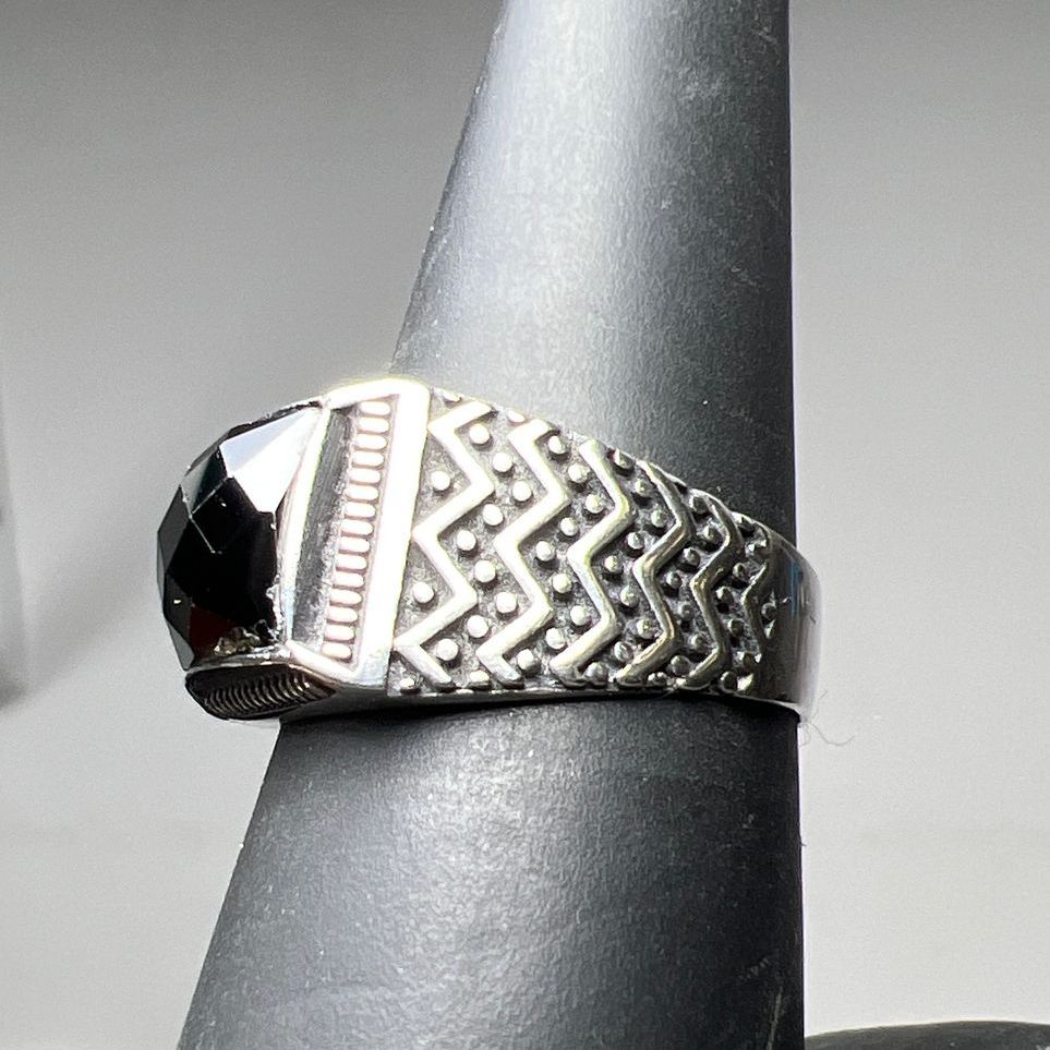925 Sterling Silver Grey Multifaceted Stone Ring Size 7.5