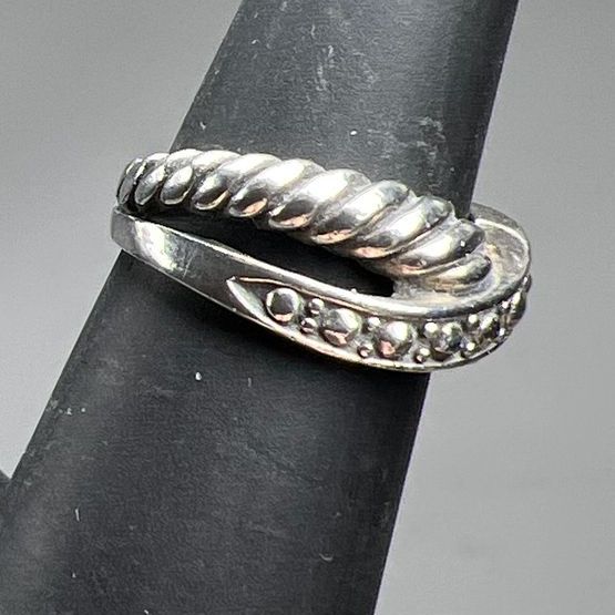 925 Sterling Silver Crossover Ring Size 5