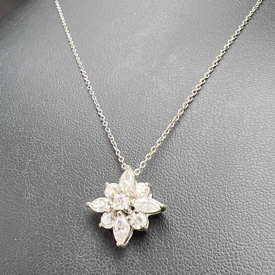 DL 925 Sterling Silver CZ Star Pendant Necklace 3.04g