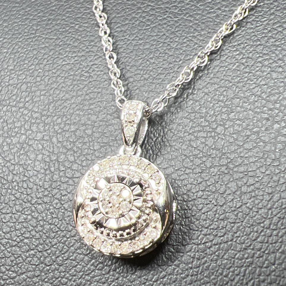 925 Sterling Silver Diamond Accent Pendant Necklace 2.13g NWT
