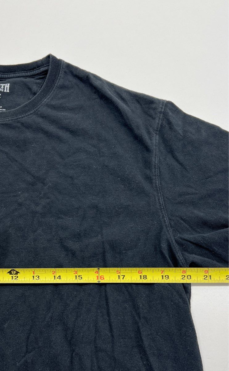 Duluth Trading Co Black T-shirt - Size Medium
