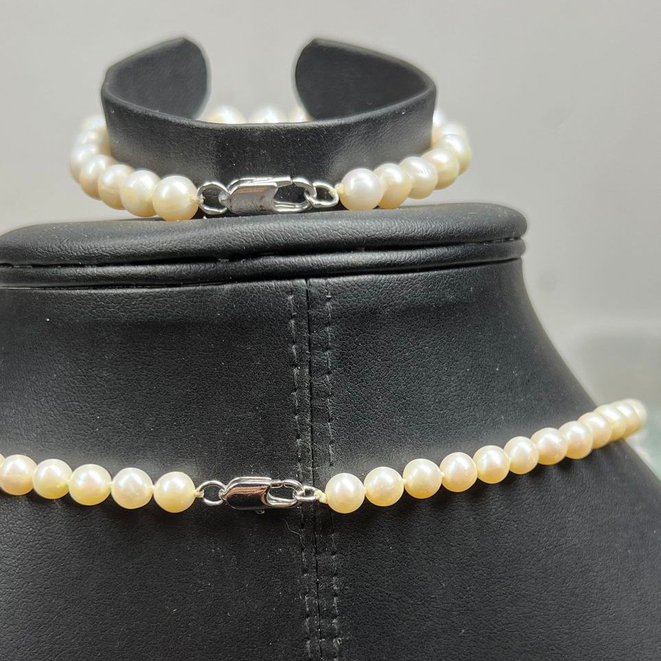 Off Pearl Necklace and Bracelet Set