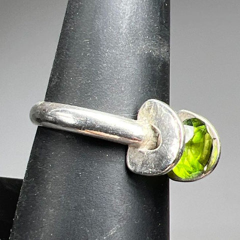Sterling silver Green Gemstone Ring Size 7.5 4.5g