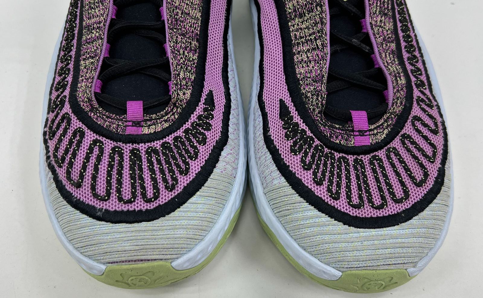 Men's Nike Cosmic Unity 3 Low Fuchsia Lemon Twist Athletic Shoe Size 11.5