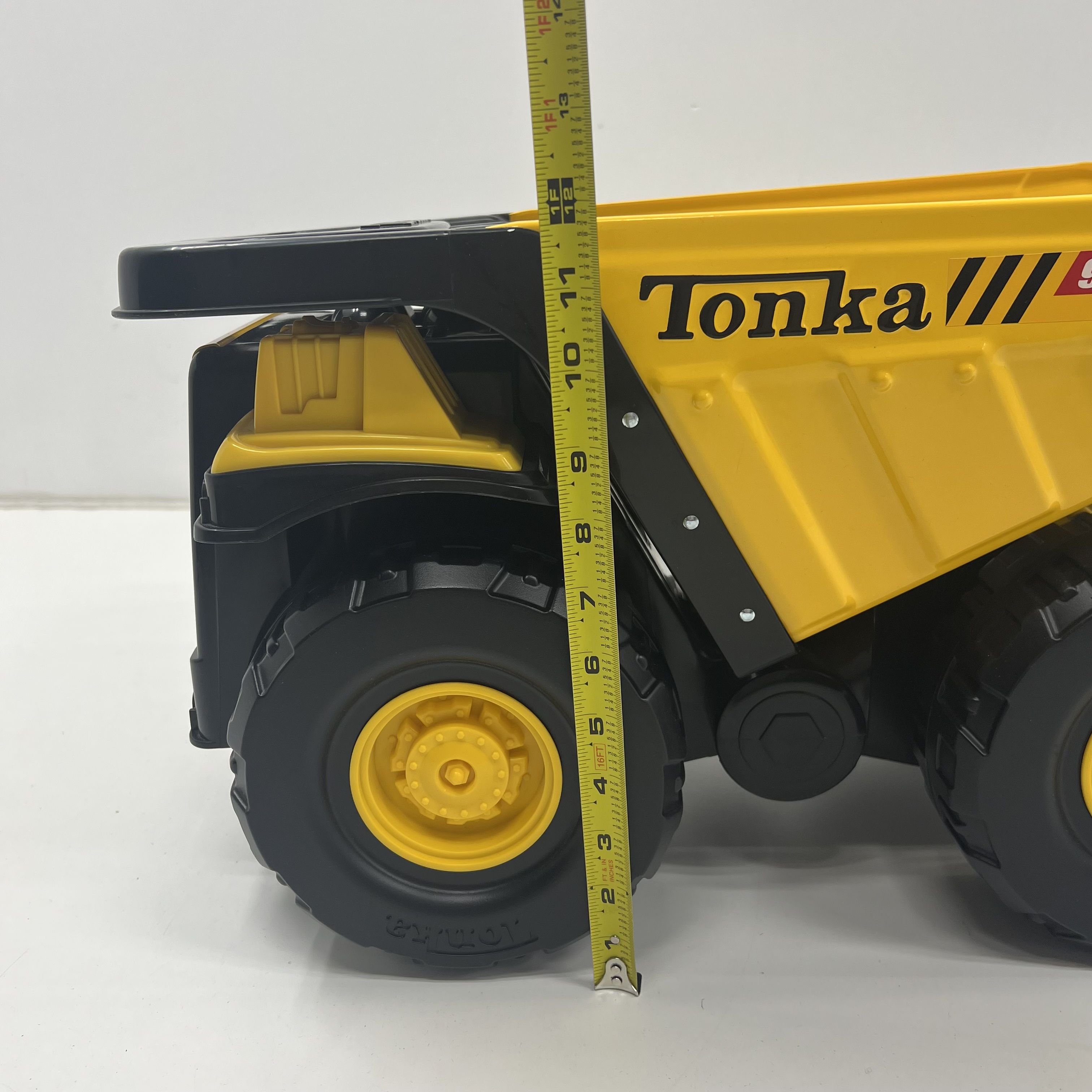 Tonka 952 Steel Classic Mighty Dump Truck 2020 Yellow Black Steel Sturdy Plastic