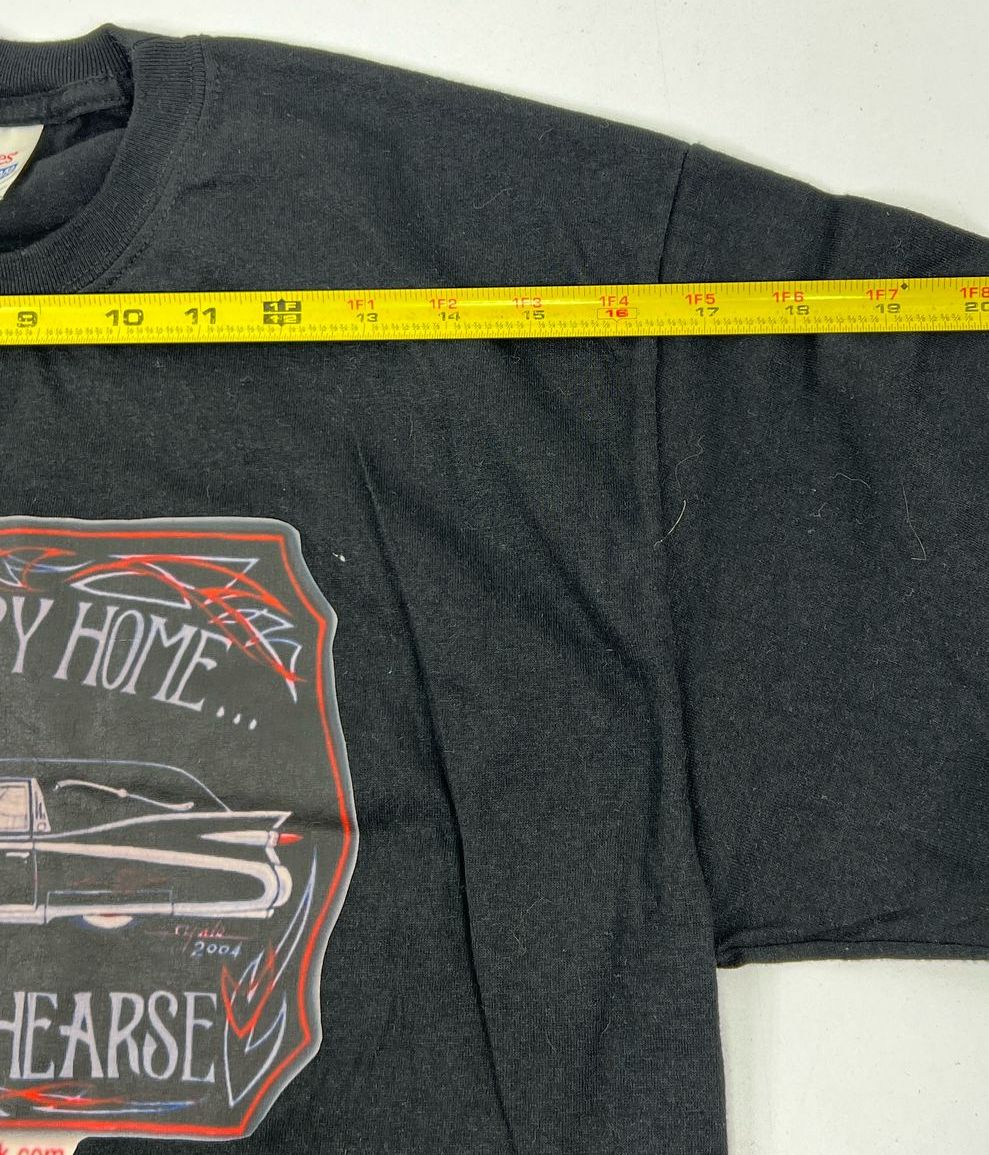 VTG Men's Every Happy Home Needs a Hearse T-shirt Goth Y2K Iron On Size Medium