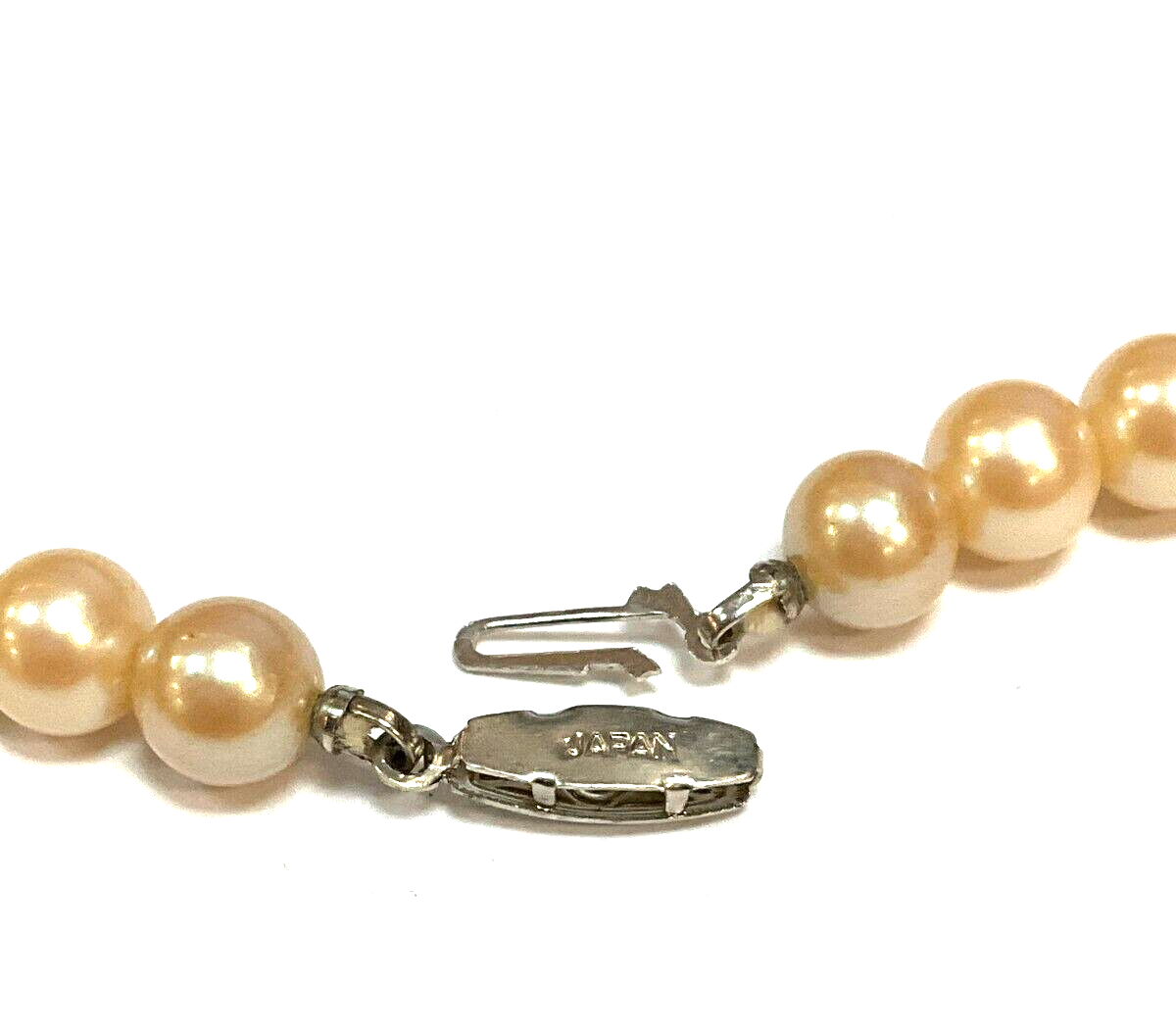 Vintage Signed JAPAN Silver Tone Single Strand Creamy Faux Pearl Neckl –  Shop Thrift World