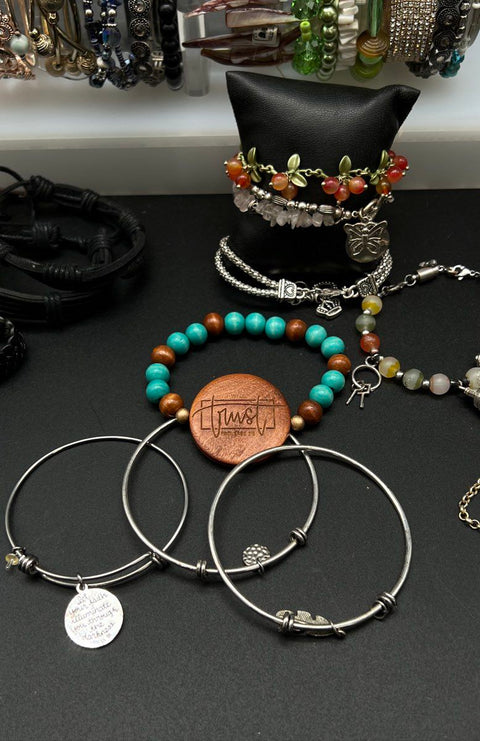 Lot 25+ Bracelets Beaded Leather Charm Rhinestone Mixed Styles