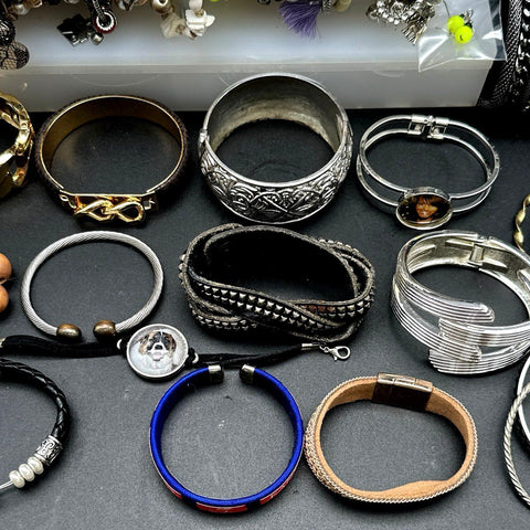 Mixed Fashion Costume Jewelry Lot Variety of Bracelets Bangles Cuffs Beaded