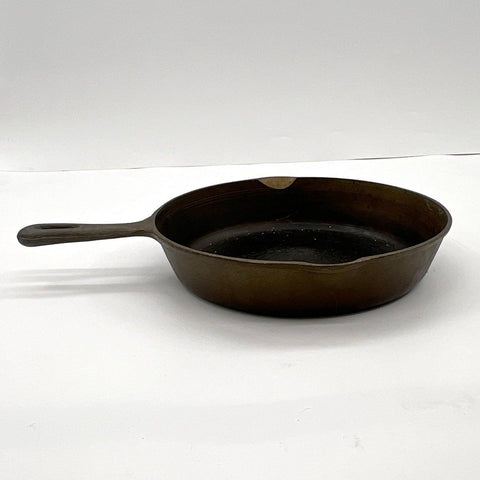 Vintage Cast Iron 10 Inch Skillet Pan Dual Pour Spouts Made in Taiwan