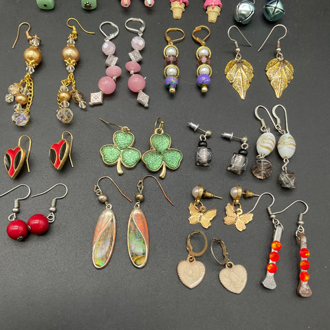 Mixed Costume Jewelry Lot 30+ Pairs Dangle Stud Hoop Earrings Vintage to Modern