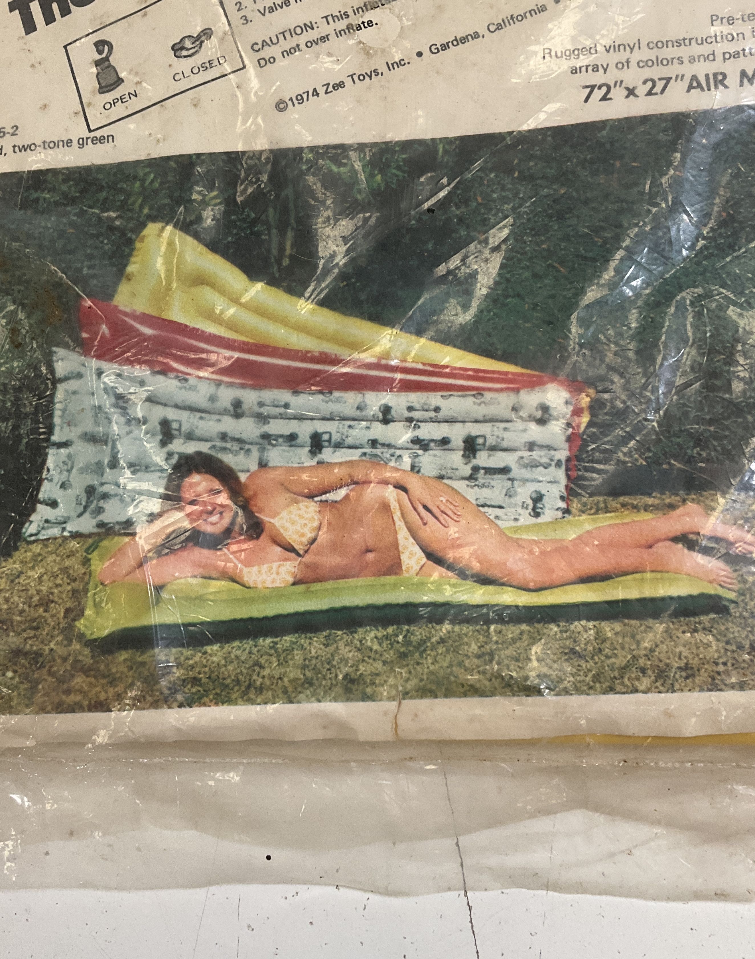 1974 Zee Toys The Wet Set Inflatable Air Mat 72x27" Vintage Car Pattern New
