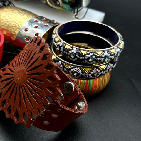 Mixed Costume Jewelry Lot 40+ Bracelets Bangles Cuffs Beaded Leather Hawaii