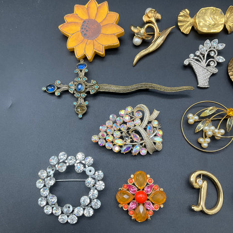 Vintage to Modern Costume Jewelry Lot 14 Brooches Pins Rhinestone Faux Pearl