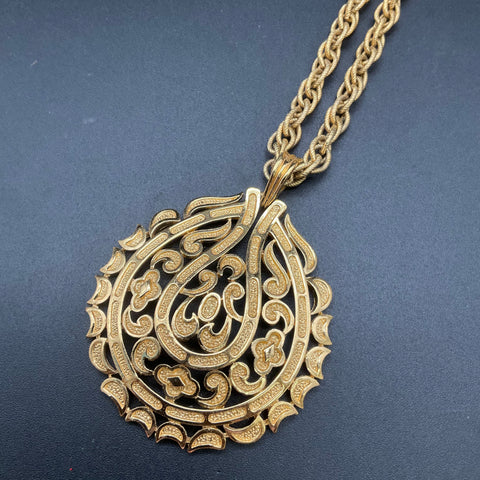 Vintage Crown Trifari Gold Tone Paisley Openwork Pendant Necklace 23"