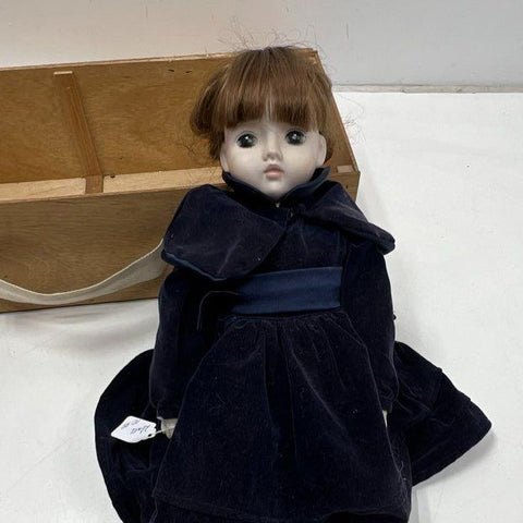 Vintage 1977 Claudie et Claude Sankyo Music Box Doll Porcelain w/ Wood Box Case