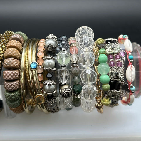 Vintage & Modern Costume Jewelry Lot 20pc Beaded Stretch Bangles Wood Shell