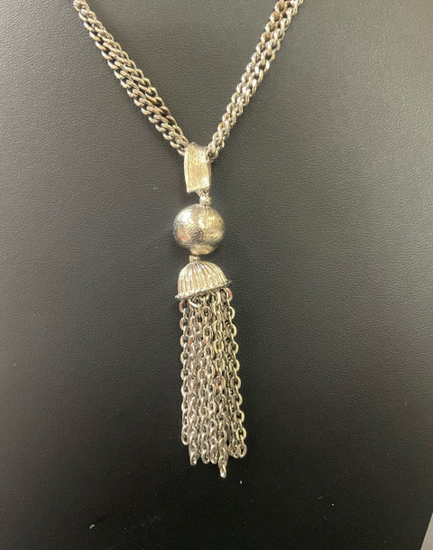 Vintage Lisner Silver Tone Ball& Tassel Pendant Chain Necklace 1960s