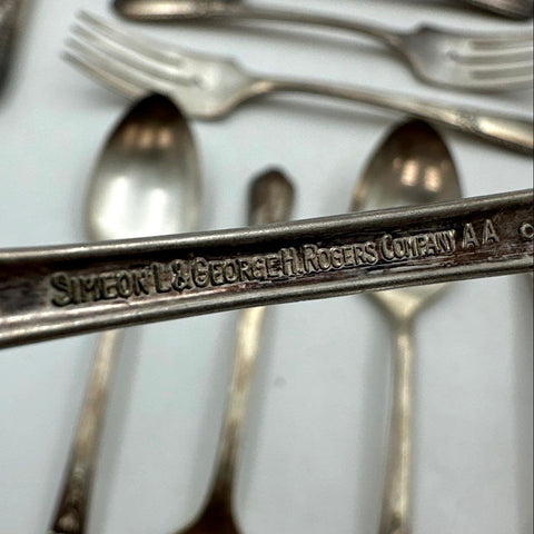 Simeon L & George H Rogers Oneida Silver Plate Flatware Set Floral 27pc Vintage