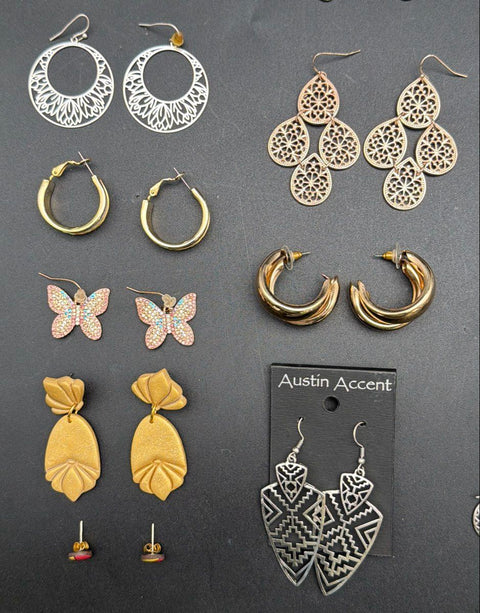 Mixed Costume Jewelry Earring Lot 30+ Pairs Vintage to Modern Hoops Dangles