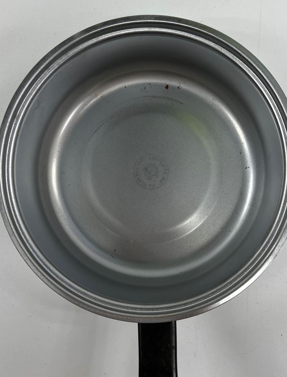 The Everyday Co. USA Silver Pot Sauce Pan with Lid Black Plastic Handle