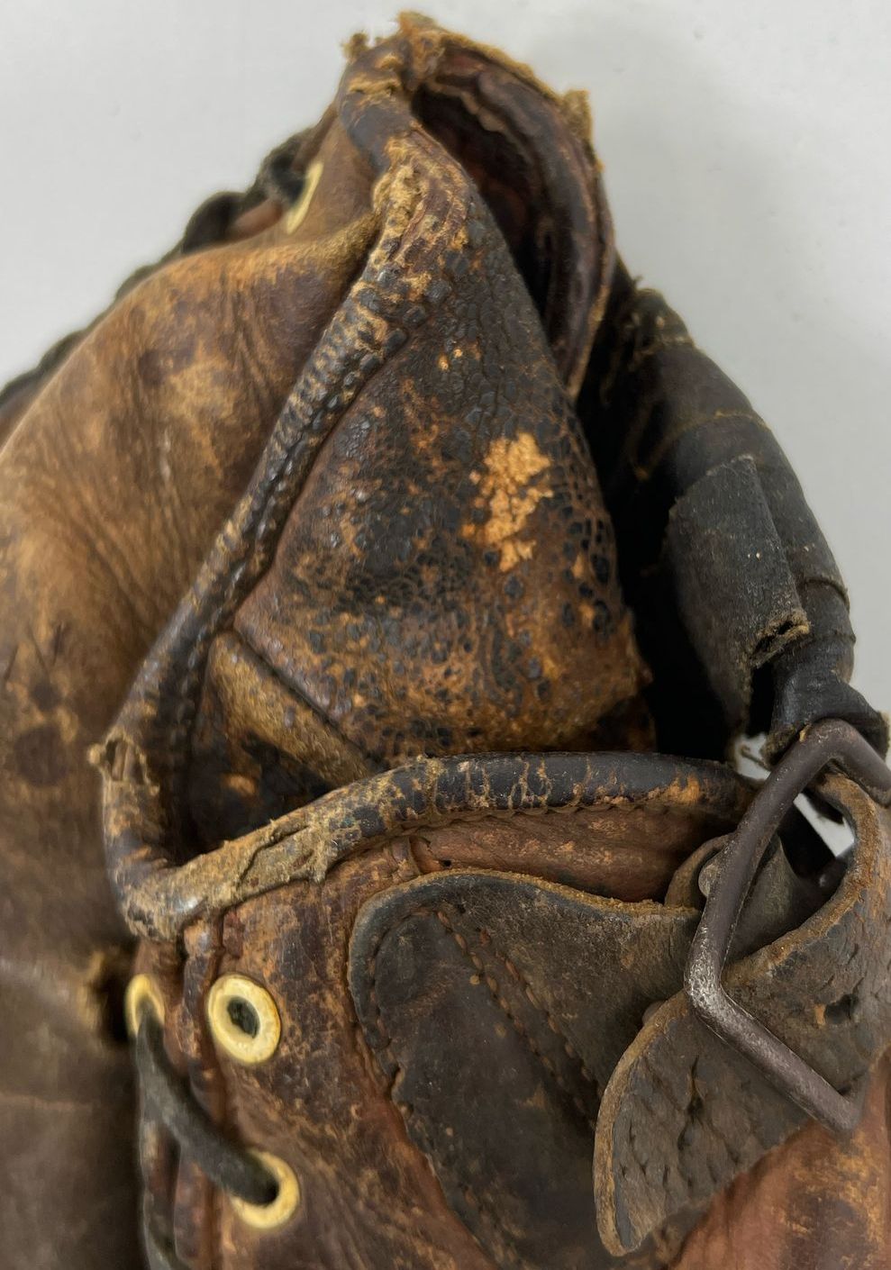 Antique Unbranded Brown Leather Baseball Glove No Markings with Buckle