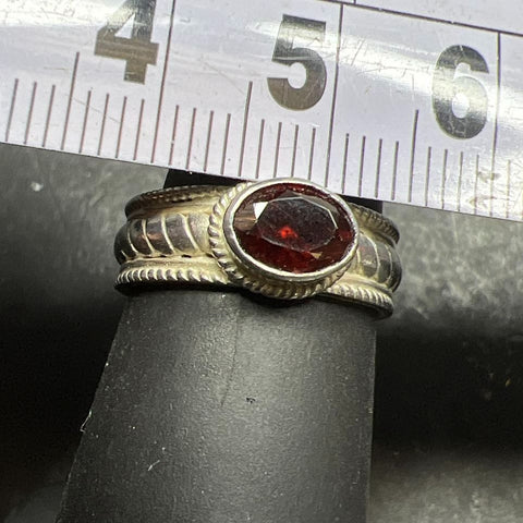 925 Sterling Silver Oval Garnet Ring Size 5 3.77g