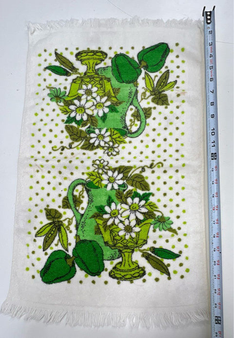 Vintage Linens Lot 8 Pieces Kitchen Towels Runner Floral Giraffe 60s 70s Style