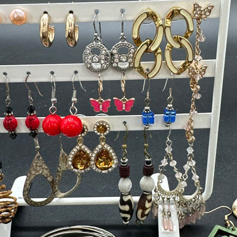 Wearable Jewelry Lot 35 Pairs Earrings Packers Wisconsin Badgers Boho Rhinestone